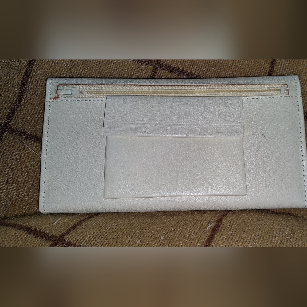 Amity White and Brown Checkbook Clutch Wallet Nwot Price Is For BOTH - Picture 7 of 9